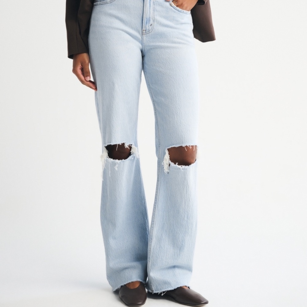 Abercrombie & Fitch 90s Curve Love Relaxed Straight Leg Jeans - Picture 2 of 7